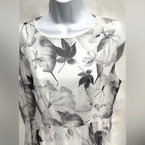 YISHIQI women’s wht & grey sleeveless dress, with slip, size LG, 43” L, 14” W.